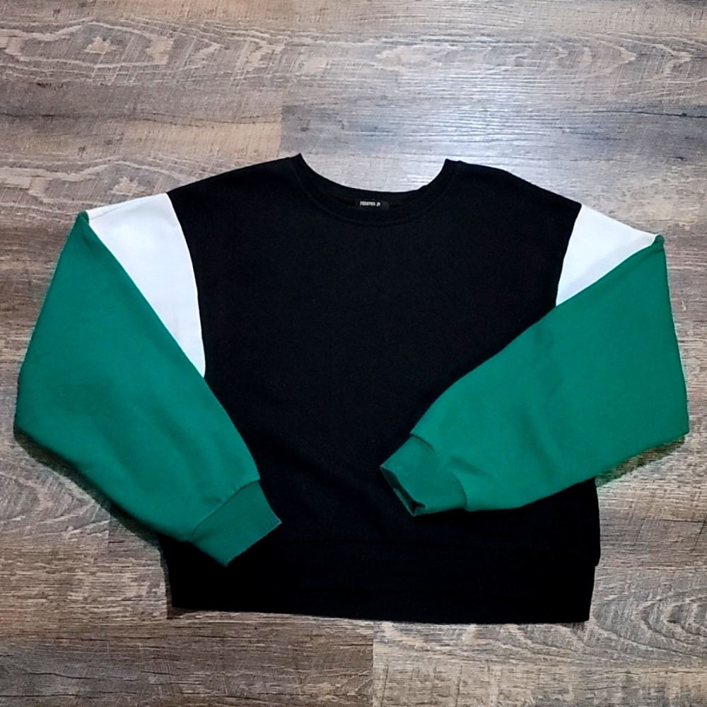 FOREVER 21 very Gently Loved sweater size US small no issues green white black